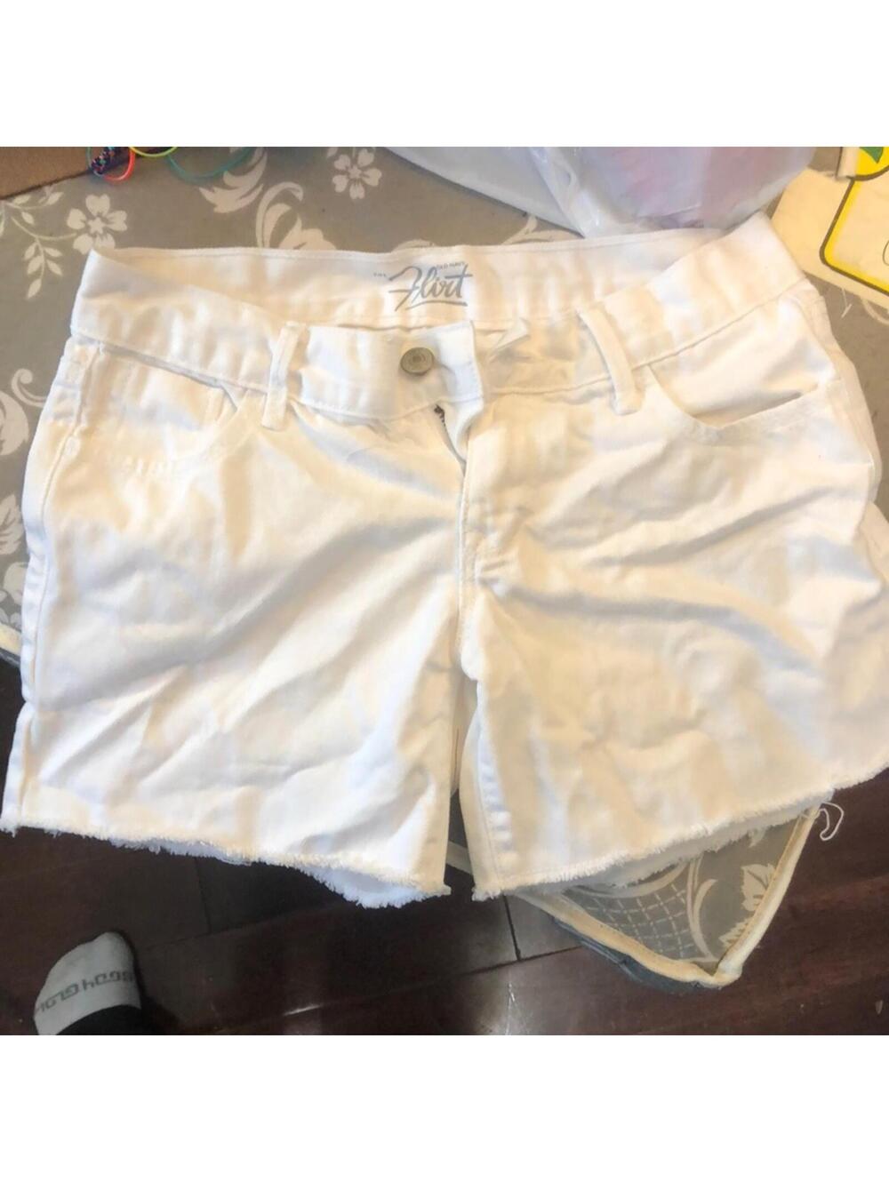 Old Navy flirt shorts white size 0